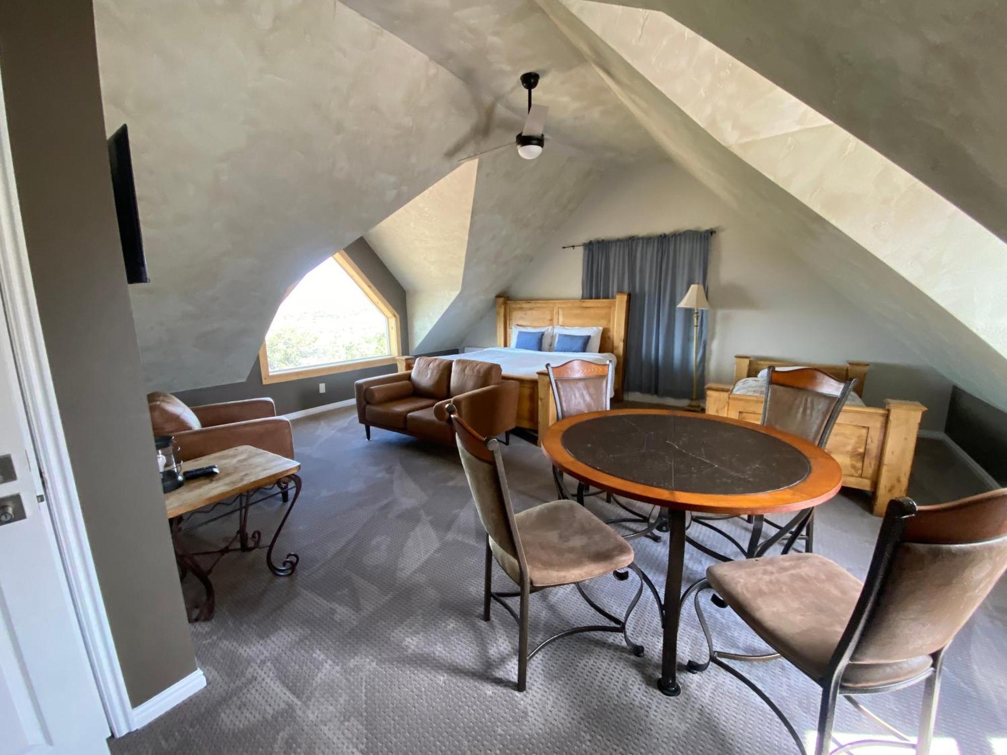 Skyridge Inn Торрі Екстер'єр фото